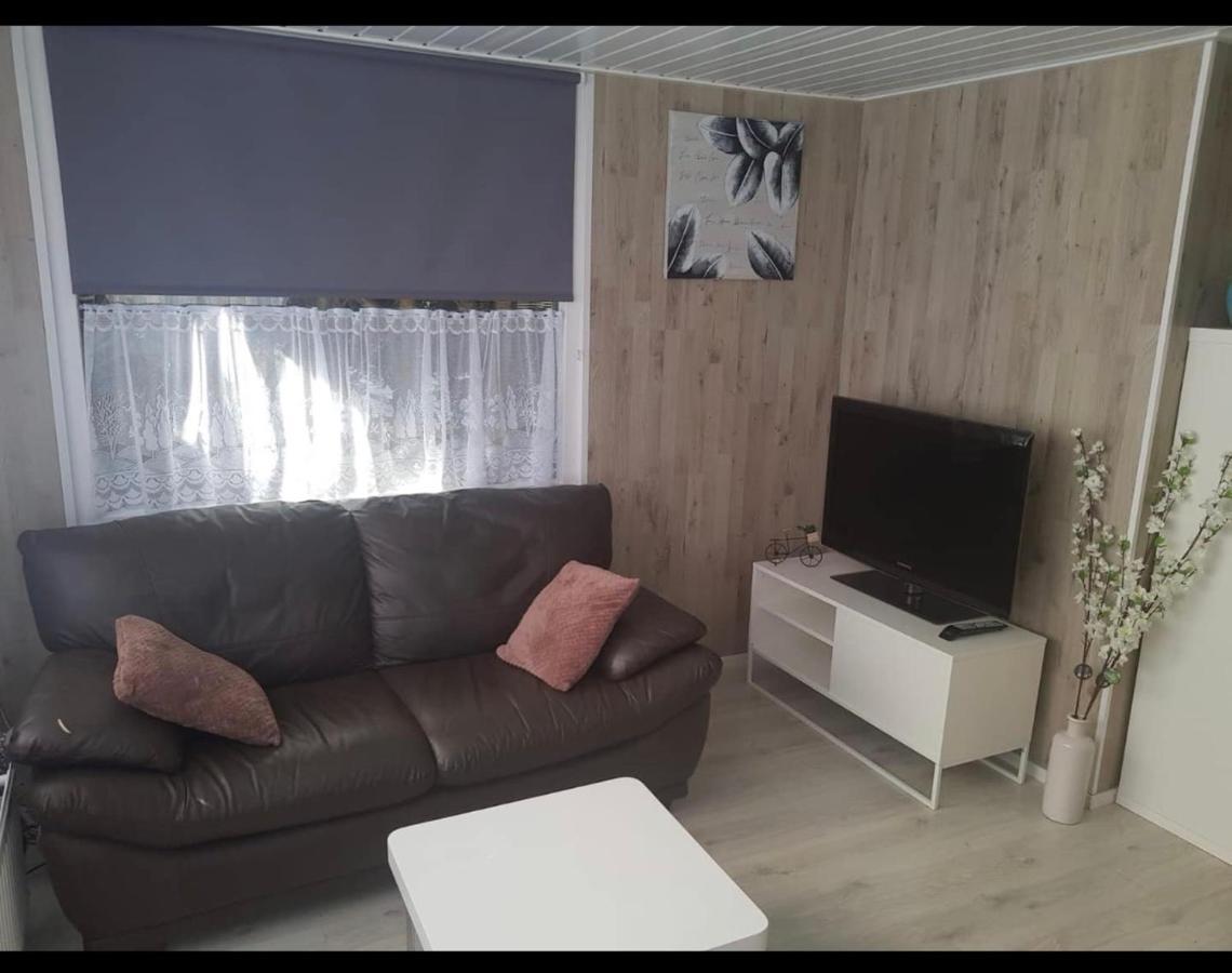 Cozy Chalet In Opmeer Near Amsterdam And Beach エクステリア 写真