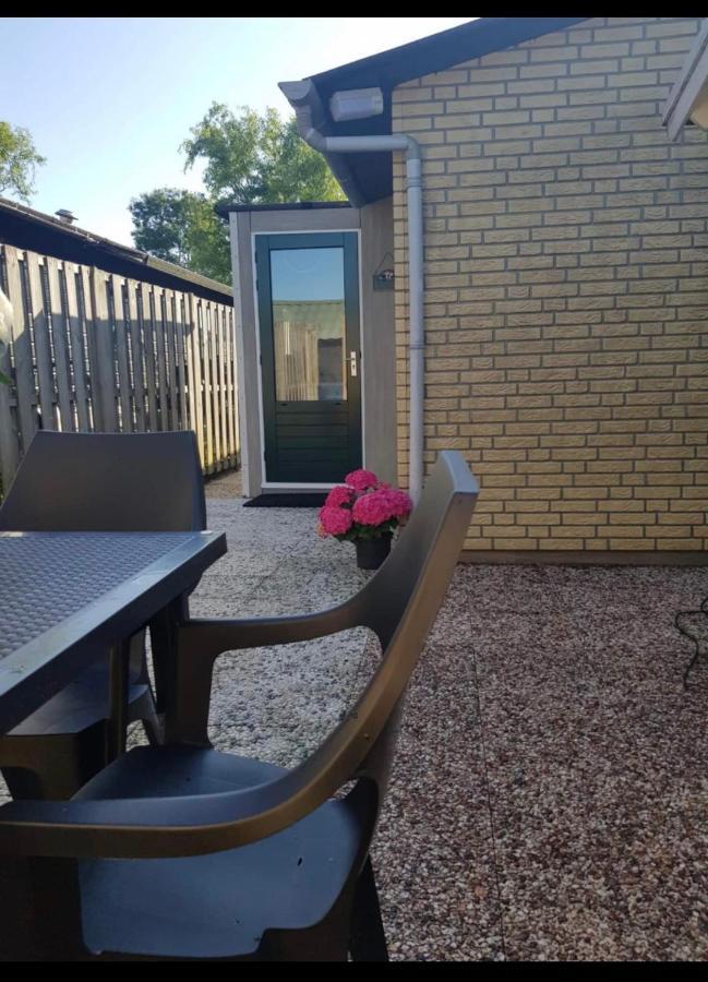Cozy Chalet In Opmeer Near Amsterdam And Beach エクステリア 写真