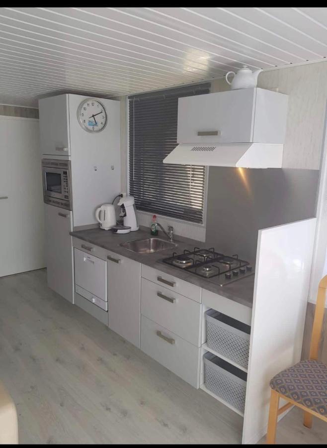 Cozy Chalet In Opmeer Near Amsterdam And Beach エクステリア 写真
